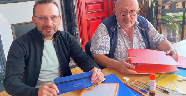 photo  stéphane périnet responsable des affaires scolaires, et olivier breuil adjoint chargé des affaires scolaires.  &copy;  ouest-france 