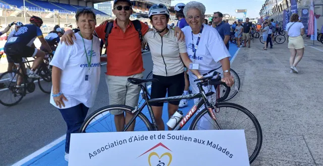 photo  dans le cadre de son projet en mouvement contre le cancer, sarah grassin a relevé son premier défi sportif lors des 24 heures vélo de ce week-end.  effectuant quatre relais d’une heure, la jeune cycliste a collecté plus de 2 000 € au profit de l’association d’aide et de soutien aux malades. « c’était une super expérience, fatigante mais en se préparant, ce n’est pas inatteignable », observe la changéenne.  &copy;  ouest-france 