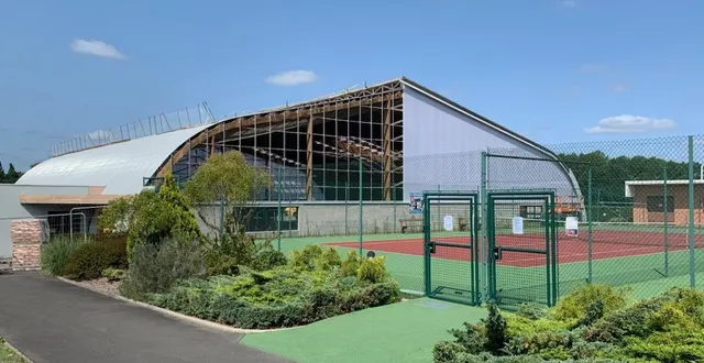 photo  début août, les travaux des courts de tennis étaient encore en cours  &copy;  le maine libre 