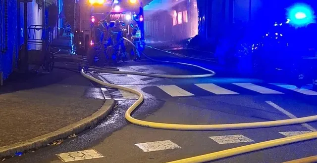 photo  mardi soir 26 août 2025, les pompiers ont été appelés vers 21 h 15 pour un incendie dans une maison d’habitation dans le centre-bourg de candé (maine-et-loire).  &copy;  ouest-france 