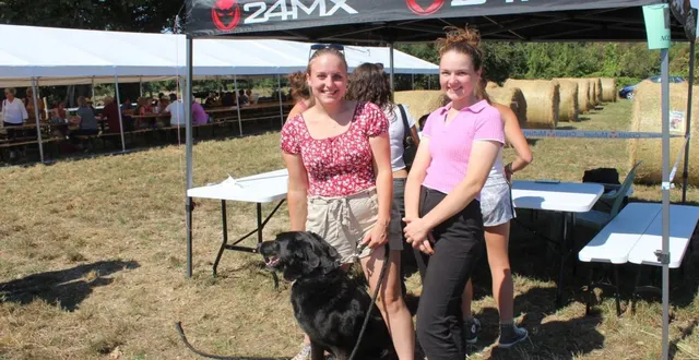 photo  un petit moment de répit pour justine et enora.  &copy;  le maine libre 