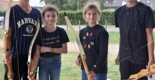 photo  alicia, mia, hanaé et elio ont découvert le tir à l’arc.  &copy;  ouest-france 