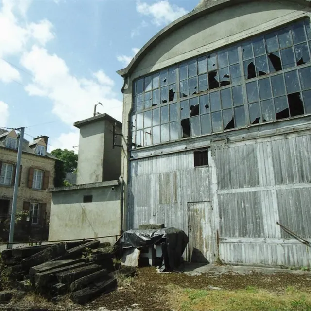 photo l’usine désaffectée de caligny lorsqu’elle était encore debout.  ©  archives ouest-france