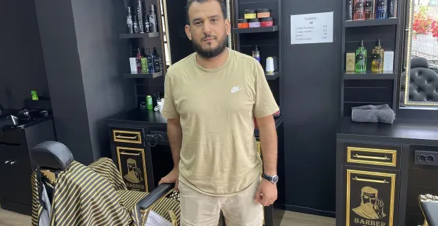 photo  wael nouma est le nouveau barbier de la rue michel-vielle à sablé-sur-sarthe.  &copy;  le maine libre 