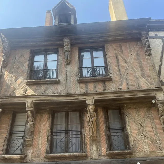 photo de la fin du moyen-âge, restent des maisons à colombages remarquables.  ©  ouest-france