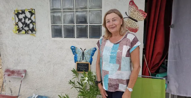 photo  avant chaque nouvelle arrivée, marie-pierre beaujard personnalise l’accueil de ses clients. marque-pages en cadeau, bonbons pour les enfants… et ardoise souhaitant la bienvenue aux nouveaux arrivants !  &copy;  ouest-france 