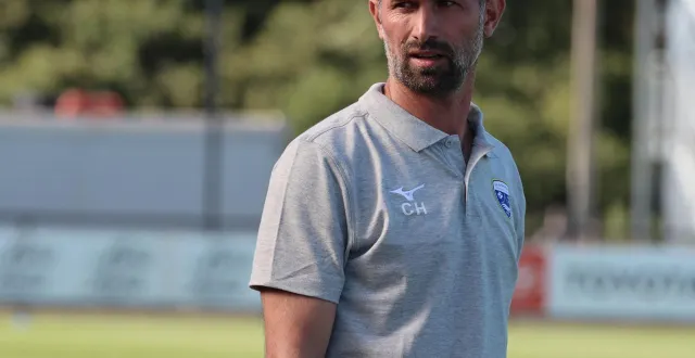 photo  cédric hengbart est toujours invaincu sur le banc de l’us avranches.  &copy;  gaëlle germain 