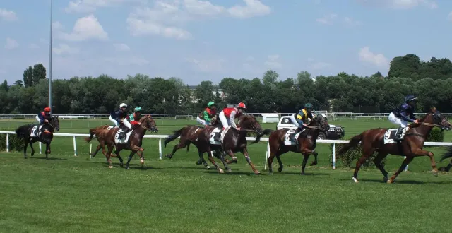photo  clap de fin pour la saison hippique sabolienne qui vibrera une dernière fois dimanche 31 août 2025 avec une réunion 100 % galop.  &copy;  archives – ouest-france 