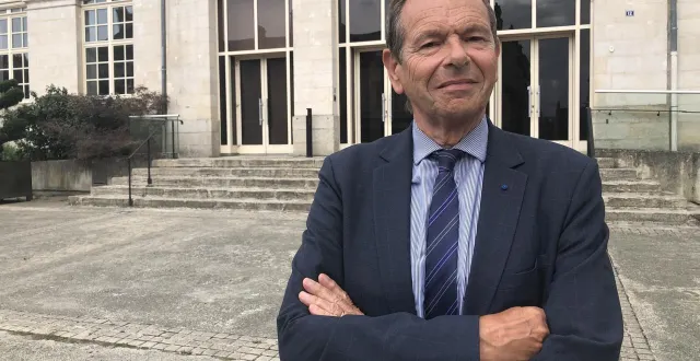 photo  antoine perrault, 72 ans, se présente à la mairie de sées pour les élections municipales 2026.  &copy;  ouest-france 