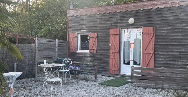 photo  le corps sans vie d’un quinquagénaire récemment installé a été découvert dans son chalet d’habitation du petit village d’auguaise (orne) ce vendredi matin.  &copy;  ouest-france 