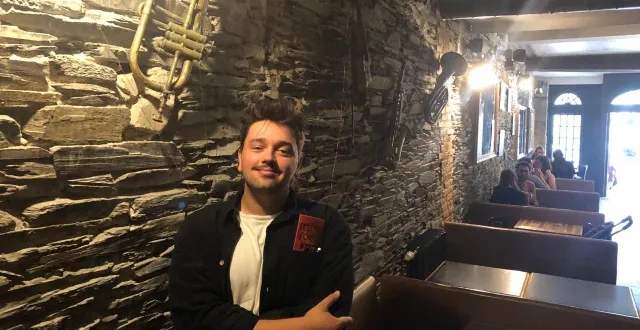 photo  bar du centre, jeudi 21 août. marius fertré, programmateur et à l’origine du festival focus.  &copy;  lelian 