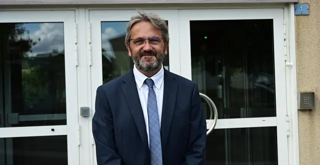 photo  michel laurent est le nouveau principal du collège du houlme à briouze (orne).  &copy;  ouest-france 