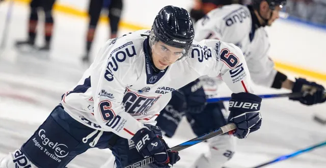 photo  les ducs composent avec un effectif décimé et le jeune louison gabard accumule du temps de glace en défense.  &copy;  co - régine lemarchand 