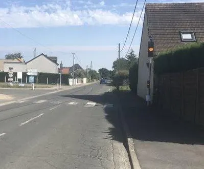 photo  le feu est situé croisement de la route de parigné et de rue du pont-d’aquitaine.  &copy;  le maine libre 