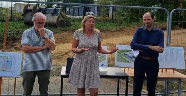 photo  jean-yves le bars (maire de bellevigne-en-layon), laetitia saint-paul (députée de maine-et-loire) et david lagleyze (président des 3rd’anjou), lors de l’inauguration des travaux de l’ecocyclerie loire layon aubance/  &copy;  co 