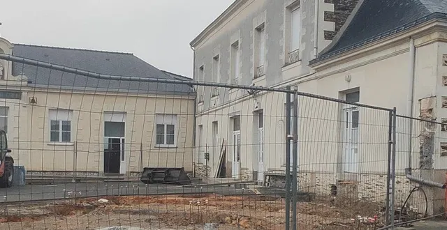 photo  le bâtiment abritant les locaux administratifs et l’entrée des élèves est en travaux au collège sainte-émilie.  &copy;  ouest-france 