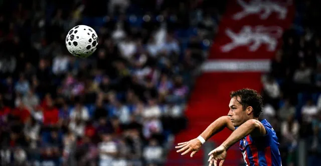 photo  maxime etuin, latéral gauche du sm caen.  &copy;  martin roche / ouest-france 