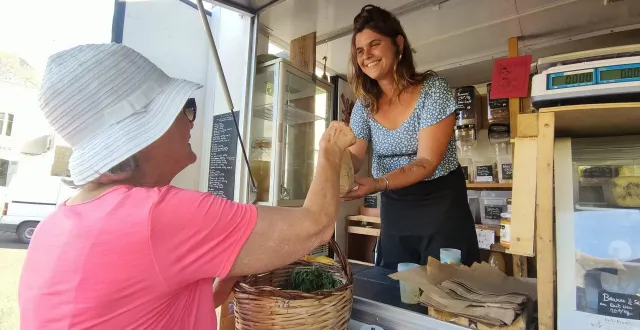 photo  charlotte lemoine est à la tête de l’épicerie solidaire la déambule depuis trois ans.  &copy;  ouest-france 