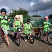 photo  bouchemaine, jeudi 28 août. marius, céleste, isaure et jeanne ont pris l’habitude de faire du vélo avec leurs parents. ils jouent le jeu du vélobus chaque vendredi, pour aller à l’école. 