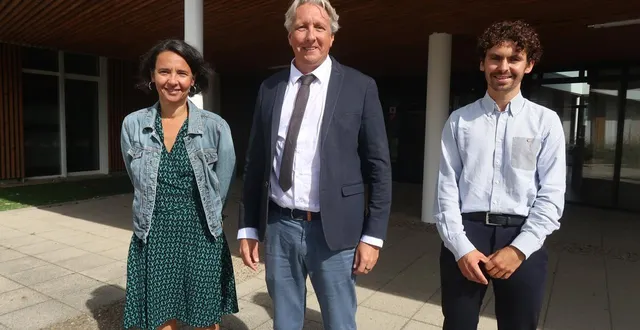 photo  beaufort, le 27 août 2025. erwan mahé, le nouveau principal du collège molière, entouré de son adjointe annabelle renoux et du secrétaire général yann pouliquen.  &copy;  co – agathe le nueff 