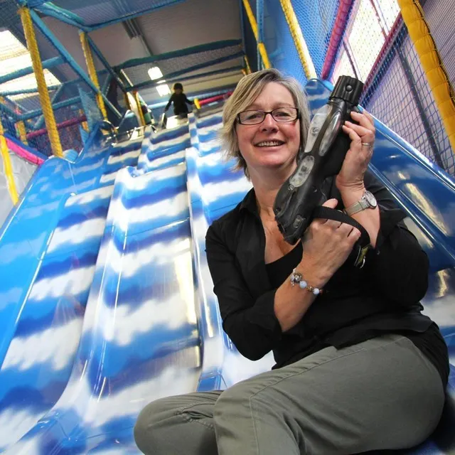 photo anna lechatelier, arrivée en 2002 dans l’orne, est la gérante du parc de loisirs couverts les p’tits fous à la lande-patry.  ©  archives ouest-france