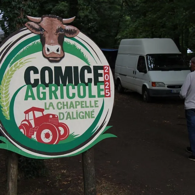 photo une partie de la manifestation se déroule sous les arbres du bois des semis qui abrite notamment les stands de producteurs locaux.  ©  ouest-france