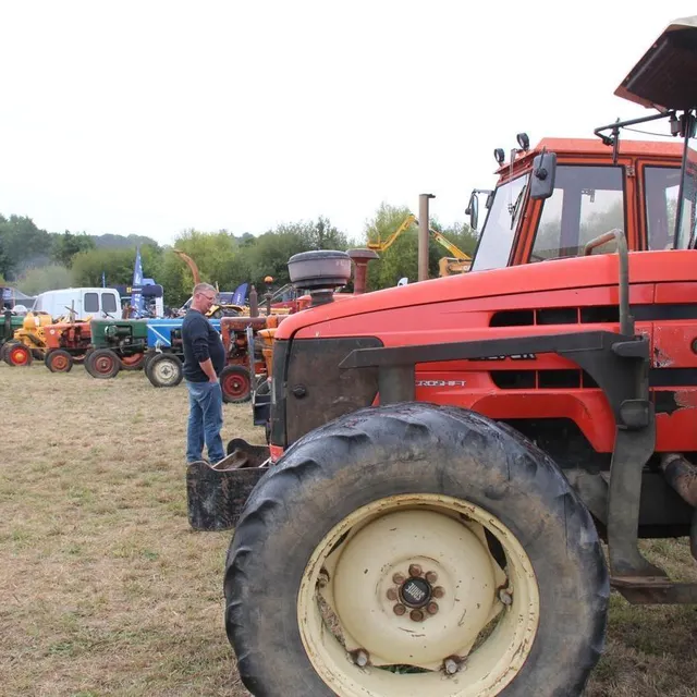 photo plusieurs expositions sont sur place, dont une impressionnante flotte de tracteurs anciens.  ©  ouest-france