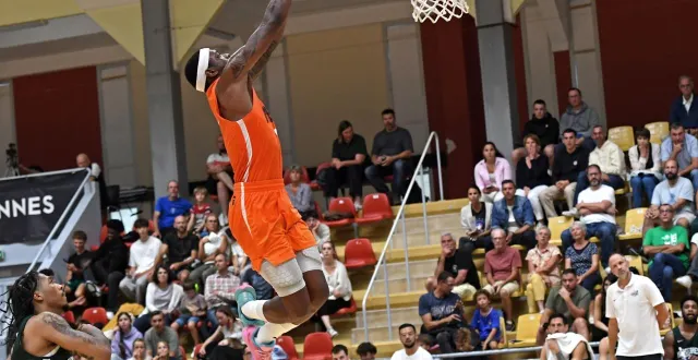 photo  le manceau shannon bogues a terminé meilleur marqueur et meilleure évaluation du match.  &copy;  photo : co - étienne lizambard 