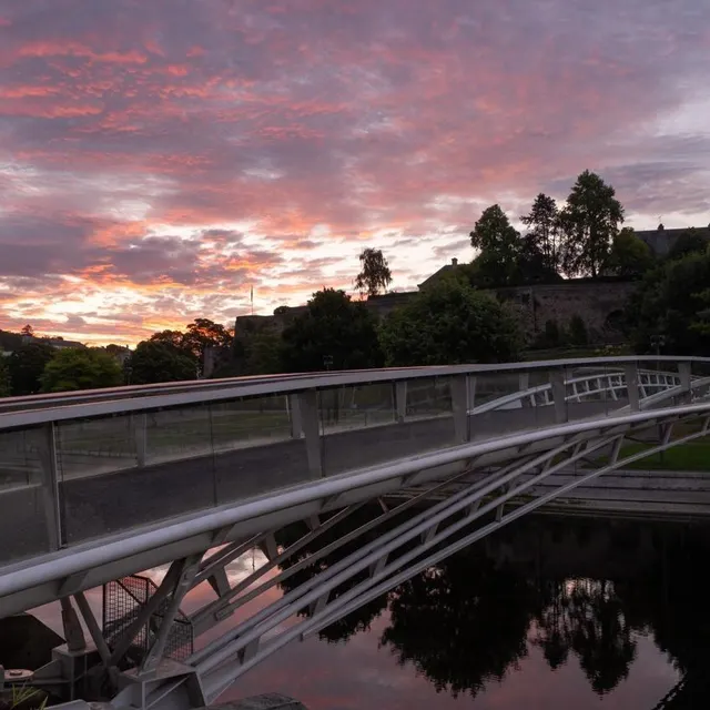 De l’eau, des courbes et un ciel magnifique captés par @niko_paris_eos, le 7 août. Cette passerelle enjambe la Vire entre la cité préfectorale et la gare SNCF à Saint-Lô (Manche). @niko_paris_eos photo de l’eau, des courbes et un ciel magnifique captés par @niko_paris_eos, le 7 août. cette passerelle enjambe la vire entre la cité préfectorale et la gare sncf à saint-lô (manche). © @niko_paris_eos