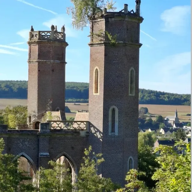 Whaouh, quelle surprise à Pont-Saint-Pierre dans l’Eure ! Lors de l’une de ses randonnées, le 26 août, @corinneservais14 a photographié les ruines magnifiques de la filature Levavasseur, désormais propriété du Département de l’Eure. On dirait une cathédrale. Elle mesure 96 m sur 26 m de large et elle est haute de 38 m. Construite dans la seconde moitié du XIXe siècle, elle a brûlé en 1874. @corinneservais14 photo whaouh, quelle surprise à pont-saint-pierre dans l’eure ! lors de l’une de ses randonnées, le 26 août, @corinneservais14 a photographié les ruines magnifiques de la filature levavasseur, désormais propriété du département de l’eure. on dirait une cathédrale. elle mesure 96 m sur 26 m de large et elle est haute de 38 m. construite dans la seconde moitié du xixe siècle, elle a brûlé en 1874. © @corinneservais14