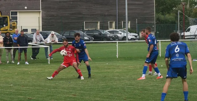 photo  les duels furent parfois âpres entre solesmiens et capellaubinois, ce dimanche après-midi.  &copy;  ouest-france 