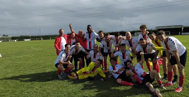 photo  olivier cousseau (à gauche) est fier de son groupe.  &copy;  photo co 