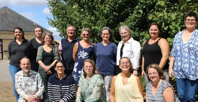 photo  l’équipe pédagogique de l’école thomas pesquet, sous la houlette de la directrice karine martinache (à dr.).  &copy;  ouest-france 