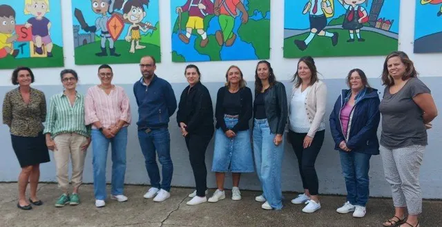 photo  l’équipe pédagogique de l’école saint-martin avec son directeur nicolas dhommée.  &copy;  ouest-france 