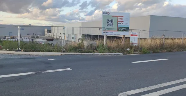 photo  le chantier de la nouvelle unité de manitou group est à l’arrêt depuis fin juillet 2025. en cause, le placement en redressement judiciaire du maître d’œuvre.  &copy;  ouest-france 