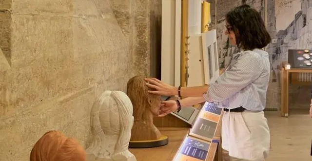 photo  comment découvrir l’art lorsque la vue décline ou que l’on en est privé??  &copy;  ouest-france 