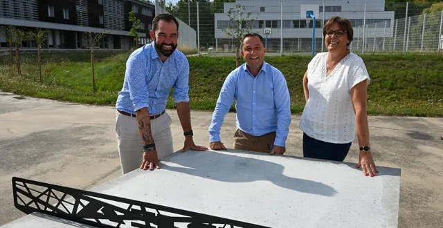photo  saint-barthélemy d’anjou, le 26 août 2025. le proviseur nicolas quinqueneau (à gauche), le secrétaire général julien landelle et la directrice des formations professionnelles carole herouard sont prêts pour la rentrée de l’eréa des terres rouges.  &copy;  co - laurent combet 