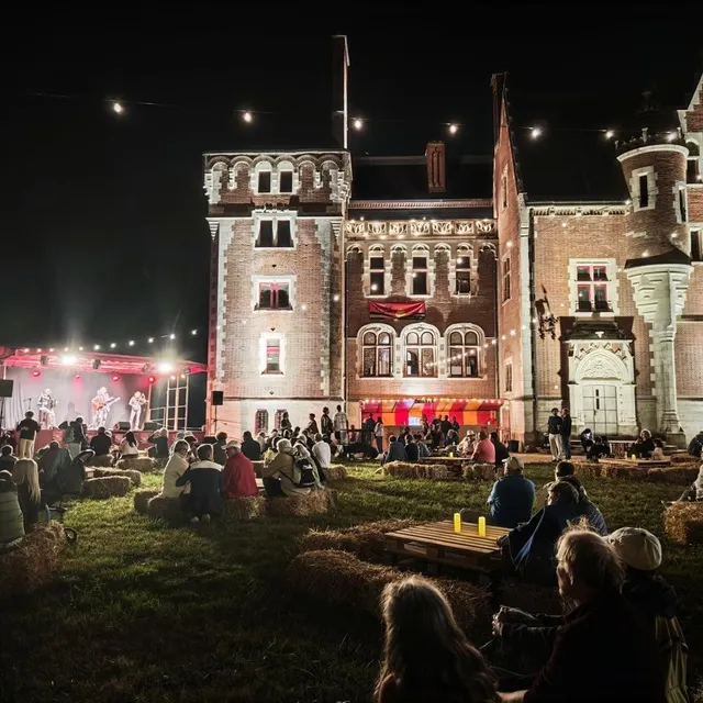 photo les différents spectacles ont bénéficié des 30 hectares autour du château pour être joués en plein air.  ©  ouest-france