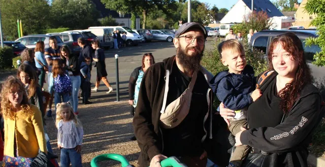 photo  les parents étaient satisfaits des conditions d’accueil dans les classes transférées à la salle des fêtes.  &copy;  le maine libre 