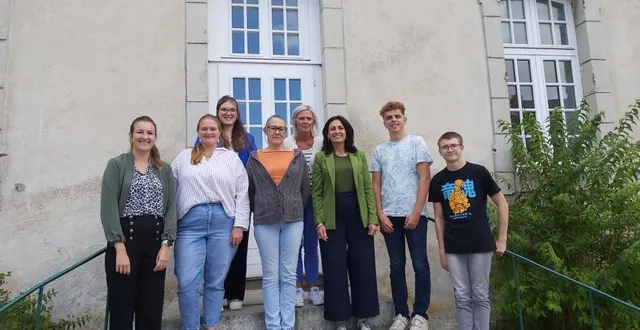 photo  de gauche à droite : marie lecornu, amandine duguey, manon verrier, laetitia béliard, sophie duval, katia catherinet, mathys fournier et ethan pora.  &copy;  ouest-france 