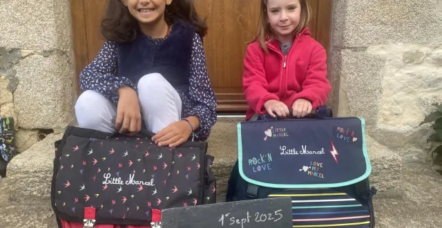 photo  gaëtane et sa petite sœur, moïra, fin prêtes pour l’école.  &copy;  ouest-france 