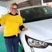 photo  l’ornaise isabelle pottier pose tout sourire avec les clés de la peugeot 208 remportée à la tombola du comice des pays de loué, dimanche 31 août 2025. 