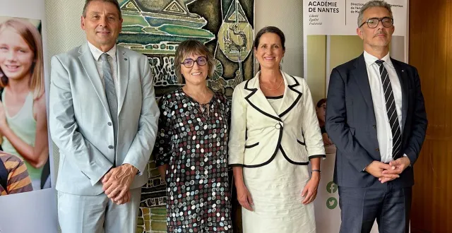 photo  angers, le 1er septembre 2025. la directrice académique de maine-et-loire sandrine bodin (3e en partant de la gauche) et son équipe.  &copy;  co 