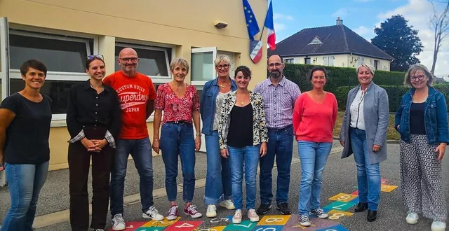 photo  toute l’équipe pédagogique de l’école de sarceaux est prête pour la rentrée 2025-2025  &copy;  ouest-france. 