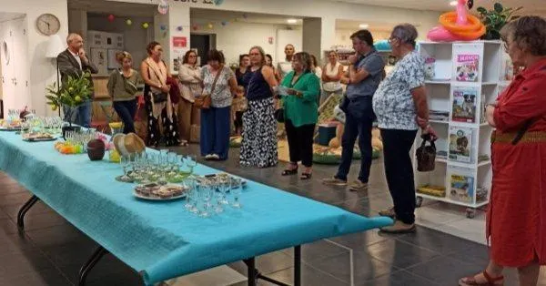 photo  le pot de rentrée a réuni les enseignants, animatrices, directrices et atsem.  &copy;  le maine libre 