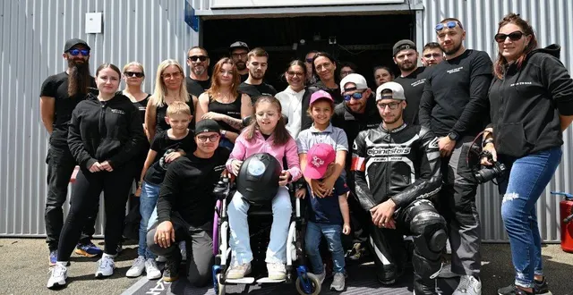 photo  anaïs avec l’équipe born to gaz lors des, 23 h 60 en 2024.  &copy;  born to gaz 