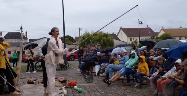 photo  à la pêche aux mots des spectateurs pour construire les scènes.  &copy;  le maine libre 