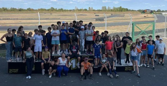 photo  les 54 jeunes du secteur du layon ont appuyé sur les pédales des karting, au circuit du val-d’argenton, dans les deux-sèvres.  &copy;  co 