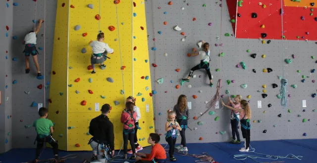 photo  les adeptes de l’escalade pourront tester le mur d’escalade, comme l’année dernière.  &copy;  archives ouest-france 