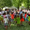 photo  à la fête de l’été, les enfants du centre de loisirs ont dansé devant un public conquis et mis de l’ambiance. 